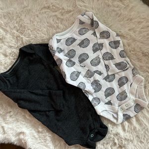 SOLD ❌POST - SET OF 2 - Clpud Island Baby Long Sleeve Onesies